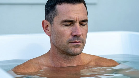 homme concentré dans un bain froid