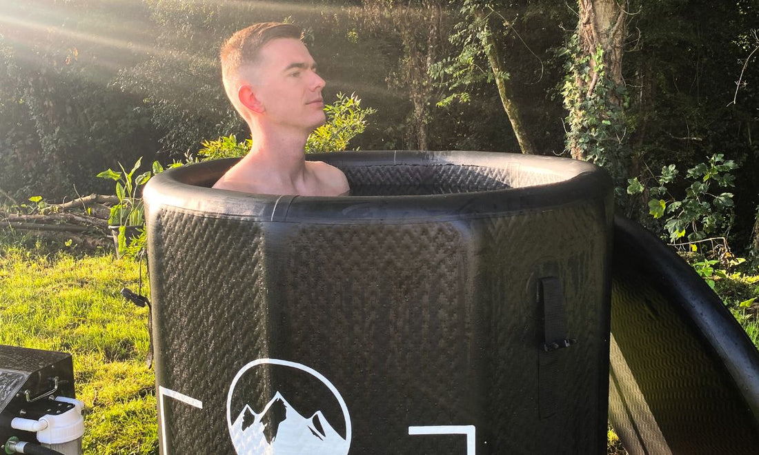 un homme qui prend un bain froid apres le sport