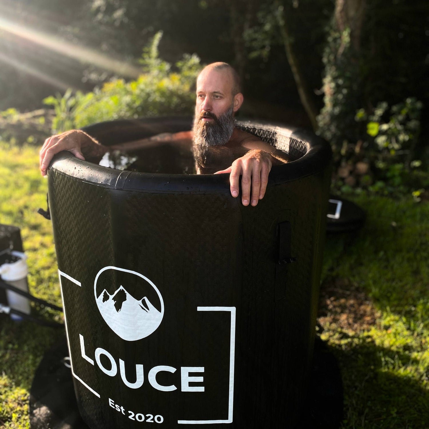 Une équipe de sport de rugby dans un bain froid