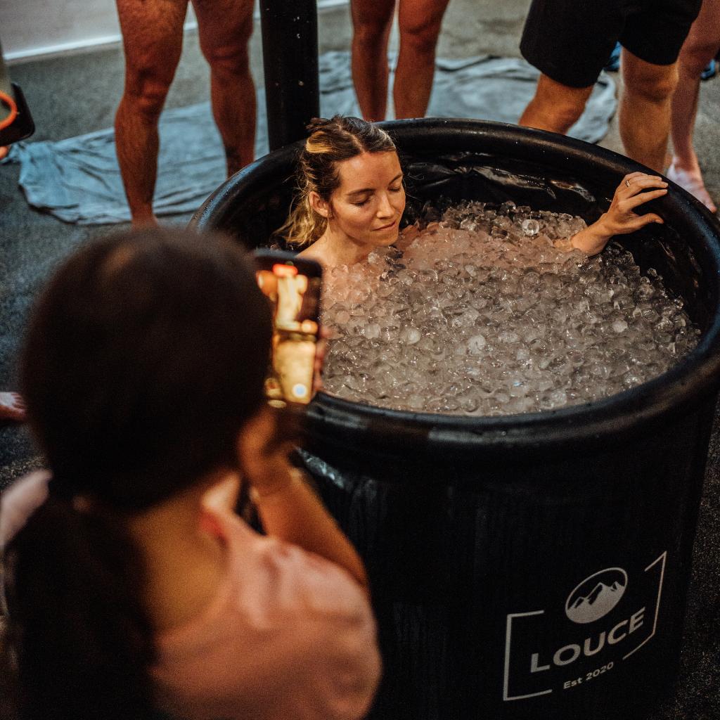 un bain de glace et une machone à glace