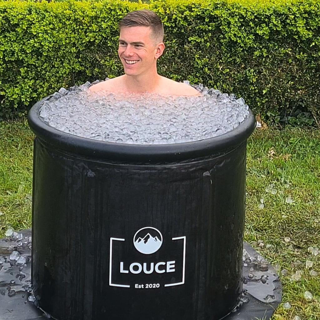 un bain de glace et une machine à glaçons